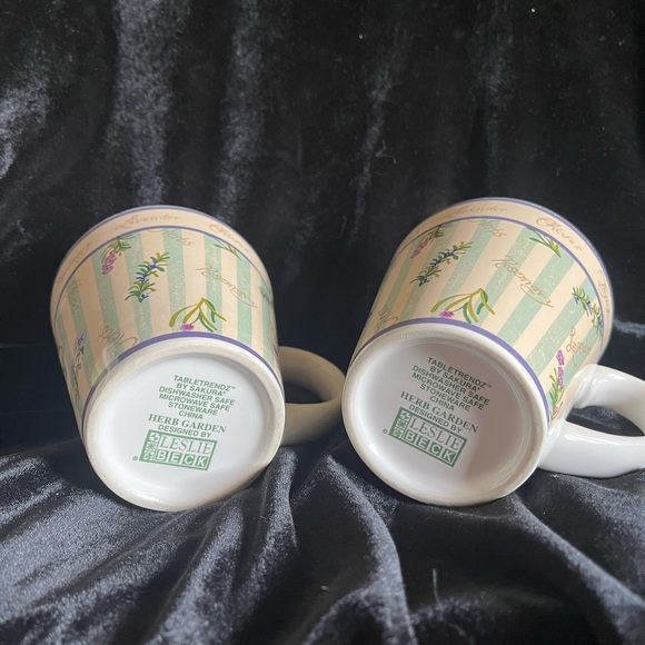 Two coffee or tea mugs with herbs decoration. - Picture 9 of 9